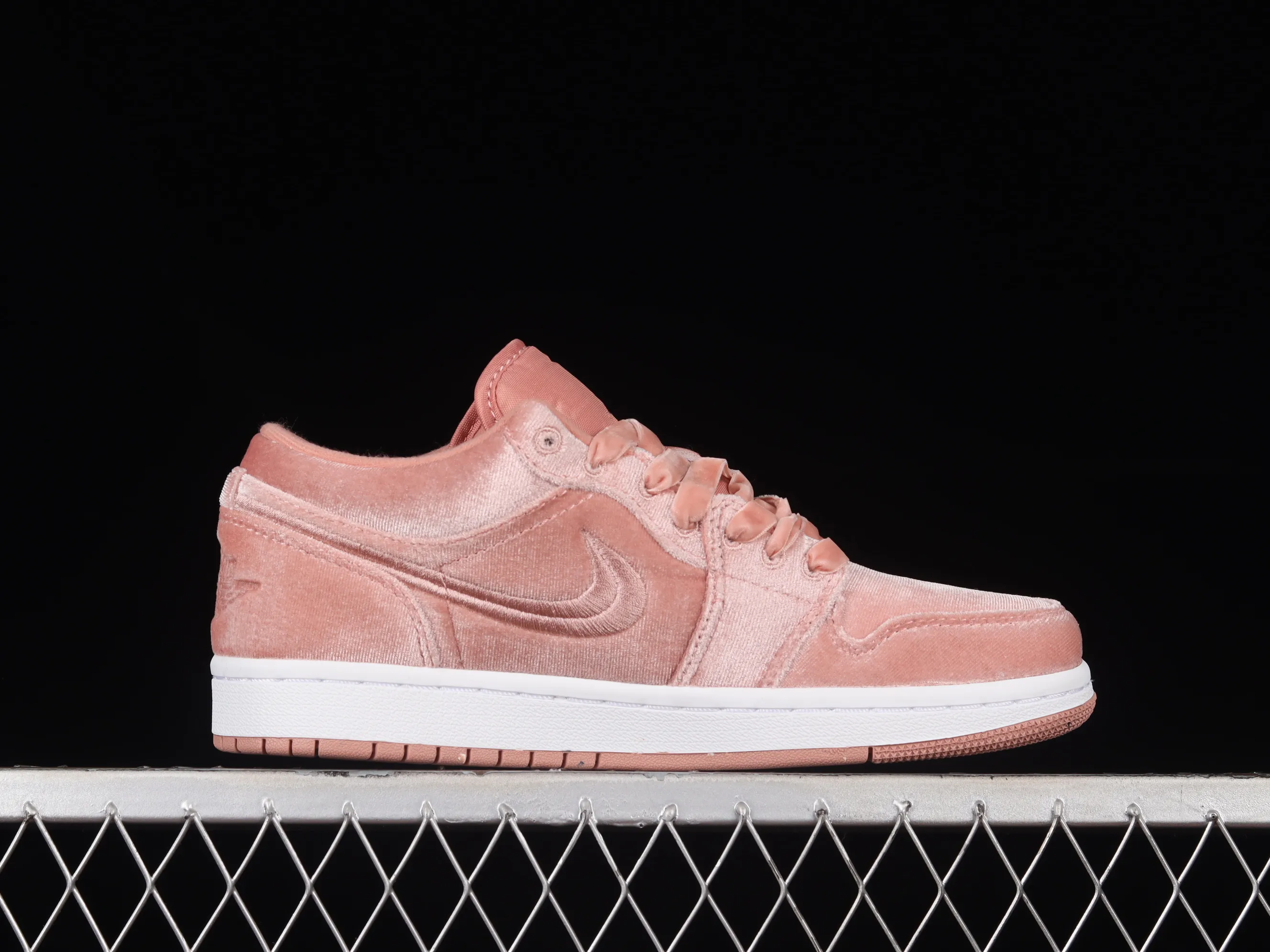 All categories Air Jordan Jordan series basketball shoes Air Jordan 1 Low G version pure original Air Jordan 1 Low "Pink Velvet" AJ1 Joe 1 velvet pink low-top basketball shoes DQ8396-600